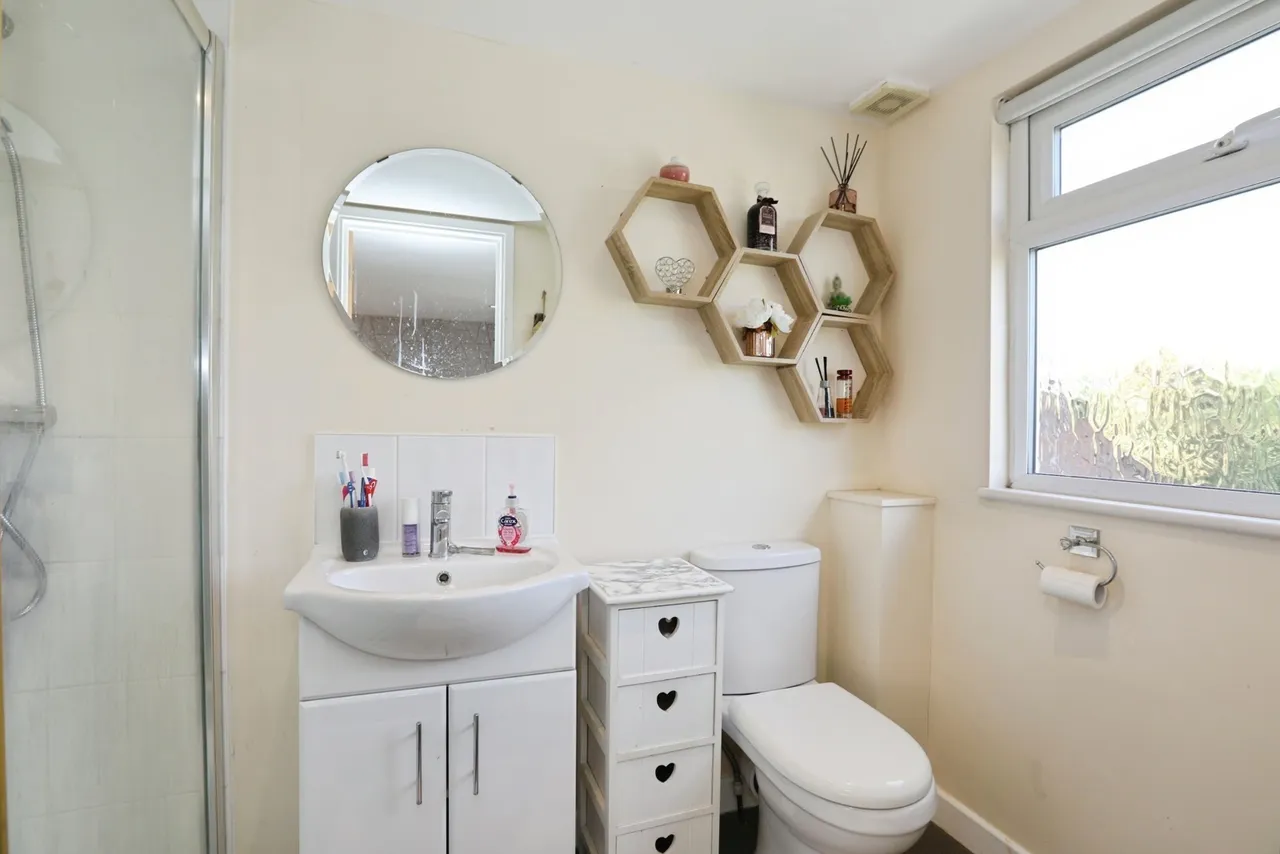 Blenheim Road, Horsham, RH12, photo 12