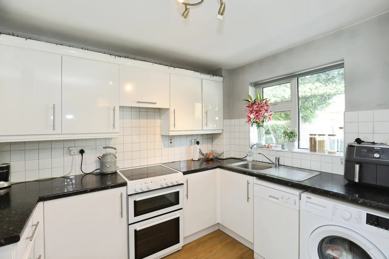 Blenheim Road, Horsham, RH12, photo 4