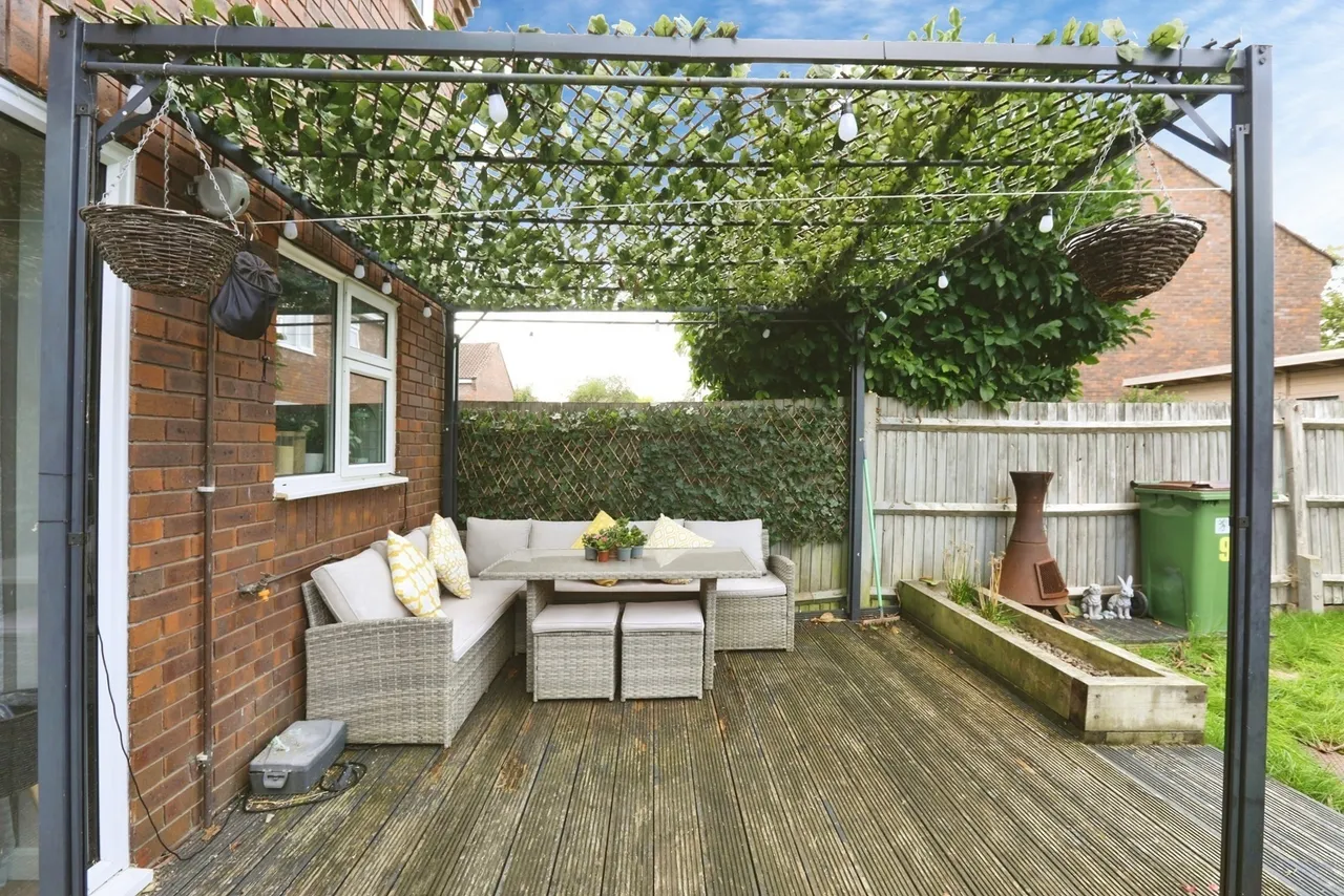 Blenheim Road, Horsham, RH12, photo 17