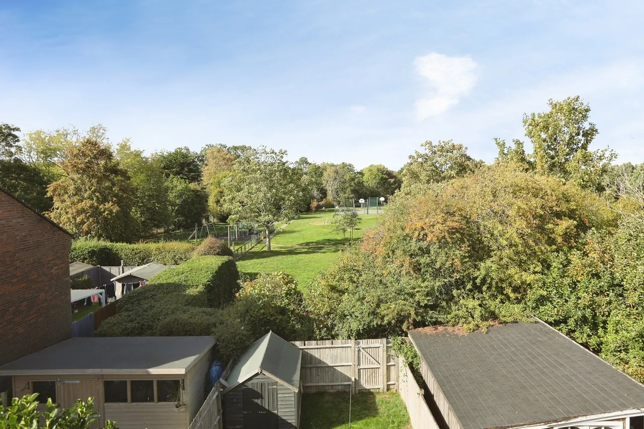 Blenheim Road, Horsham, RH12, photo 3