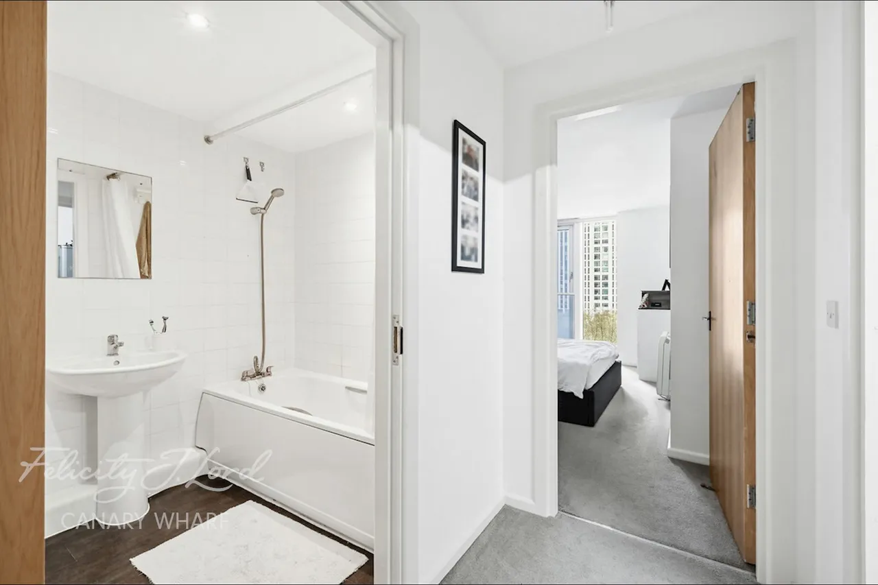 Millharbour, London, E14, photo 5