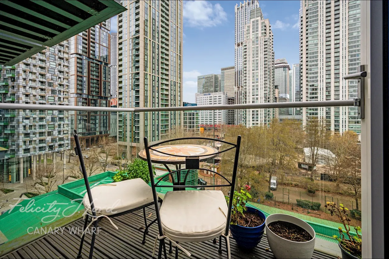 Millharbour, London, E14, photo 3
