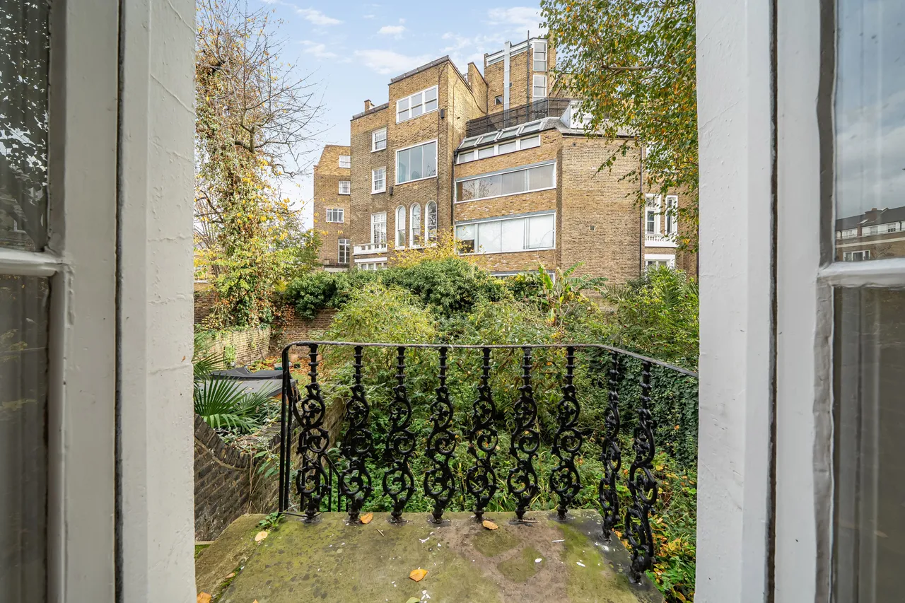 Flat 3, 22 Marloes Road, London, photo 4