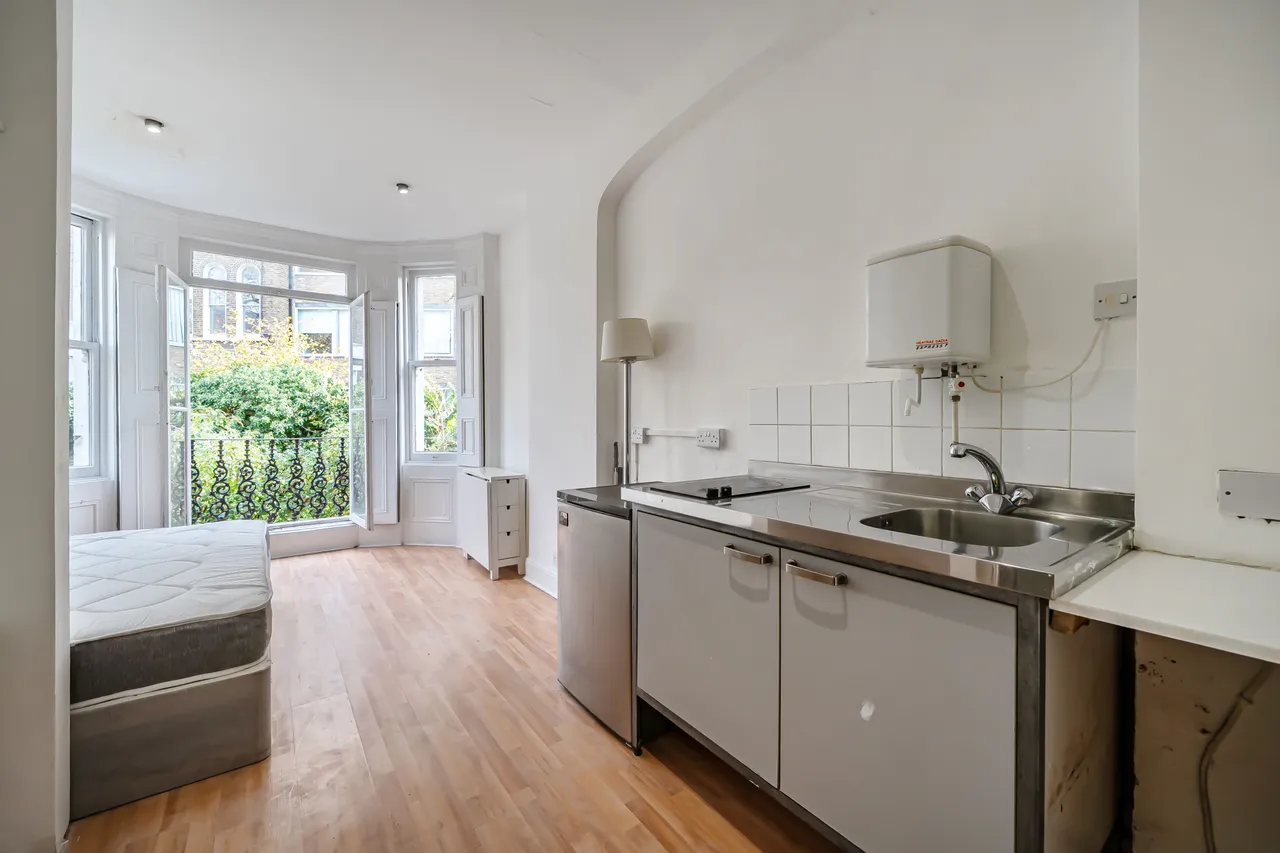 Flat 3, 22 Marloes Road, London, photo 7