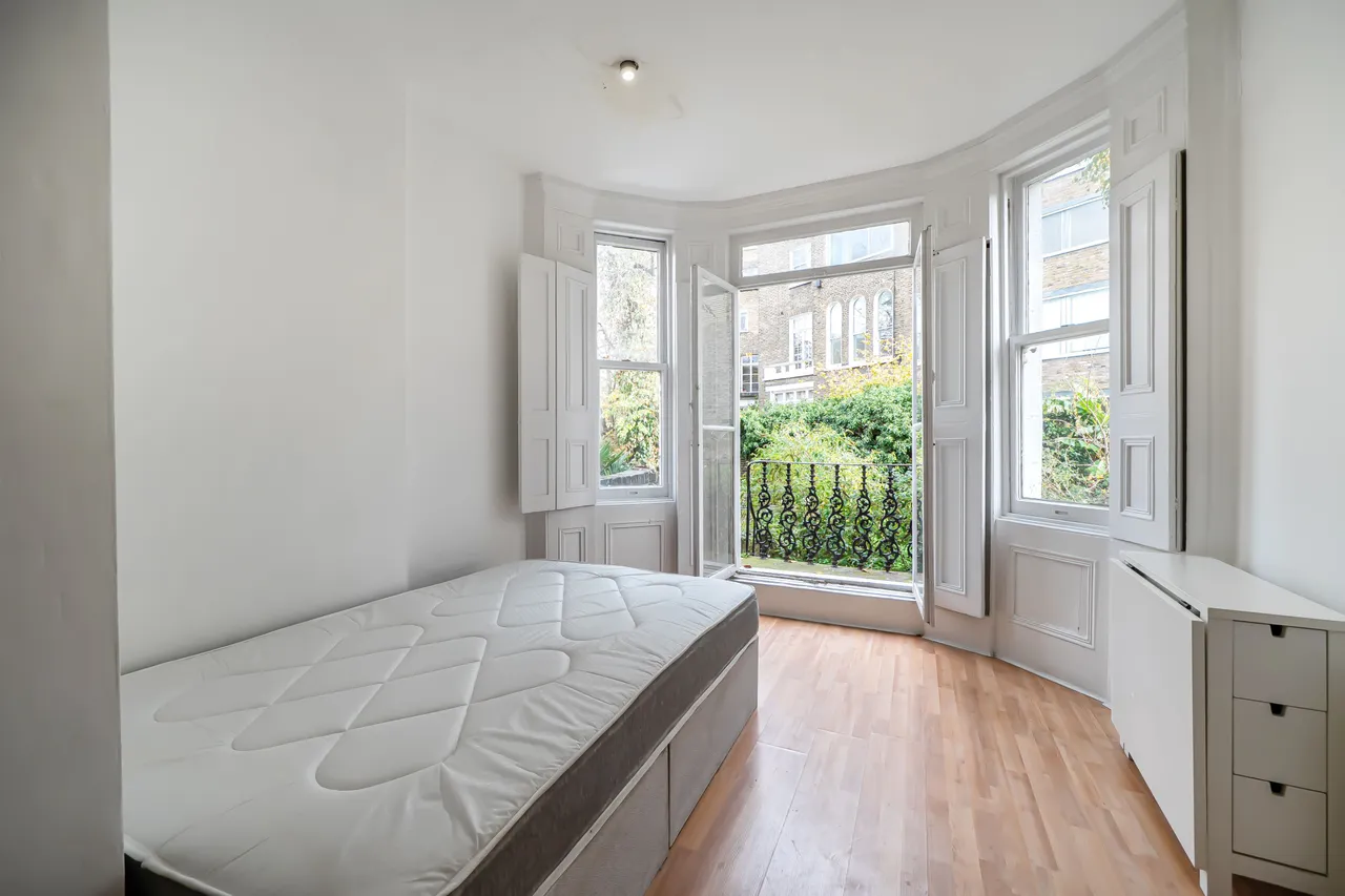 Flat 3, 22 Marloes Road, London, photo 12