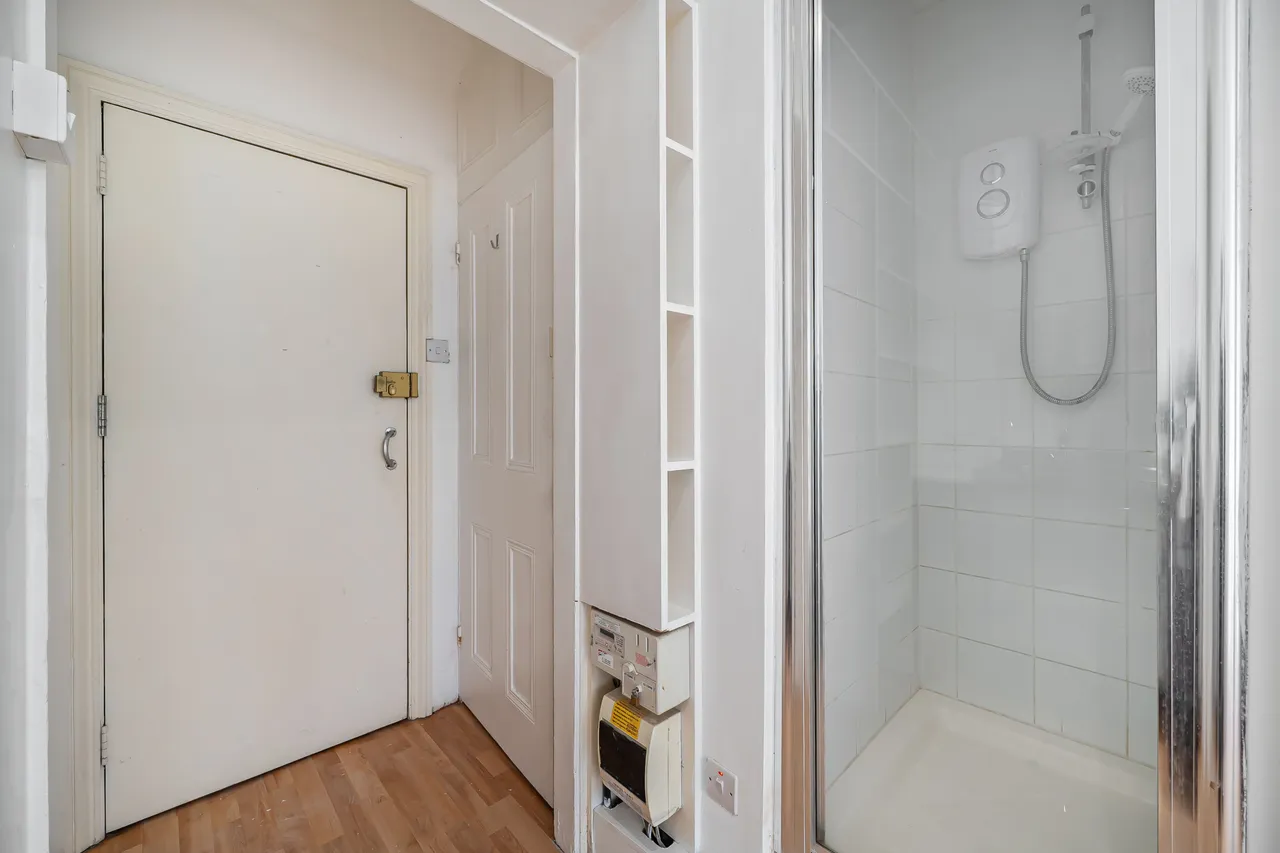 Flat 3, 22 Marloes Road, London, photo 5