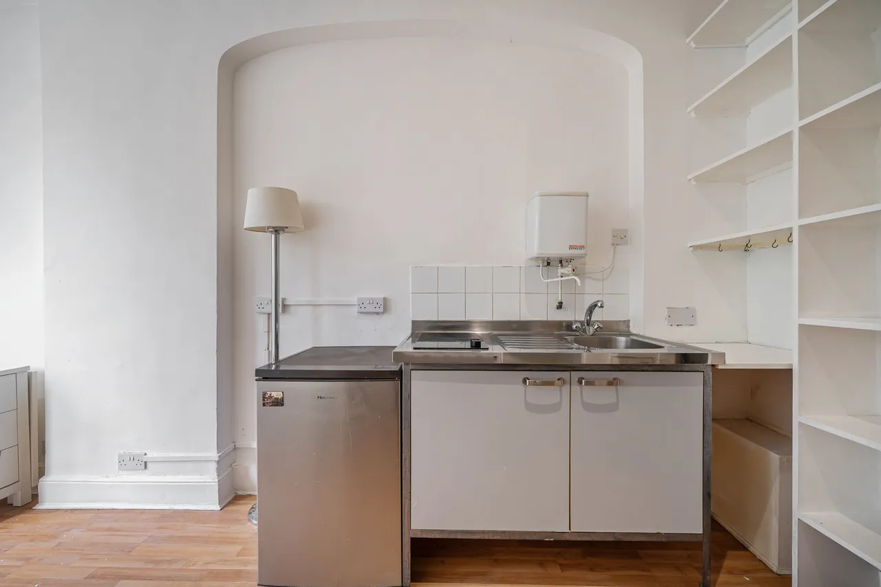 Flat 3, 22 Marloes Road, London, photo 9