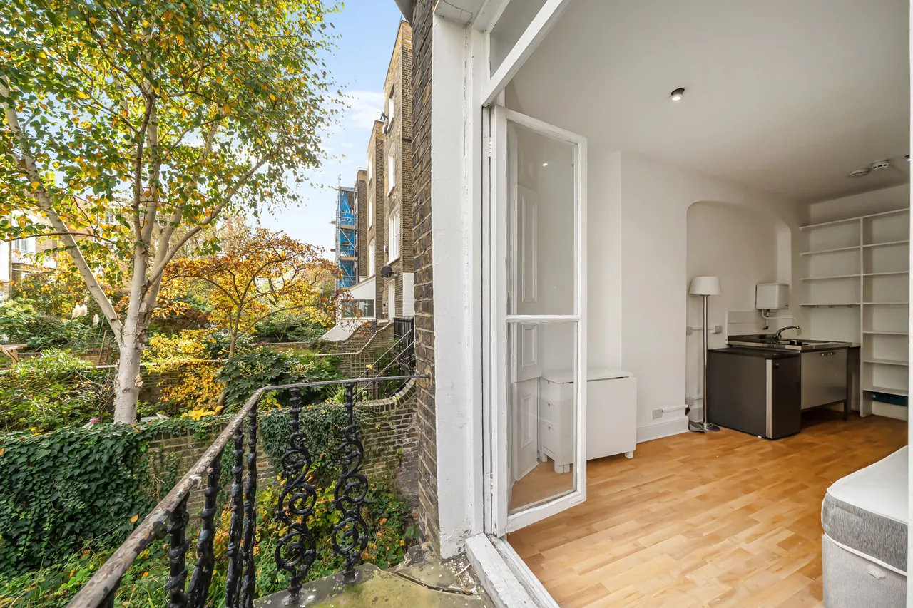 Flat 3, 22 Marloes Road, London, photo 11