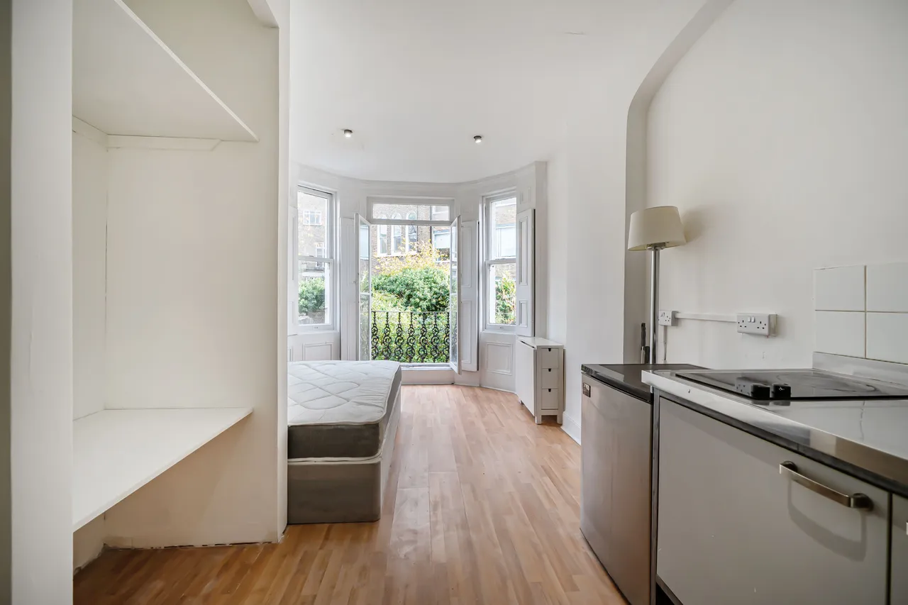 Flat 3, 22 Marloes Road, London, photo 3