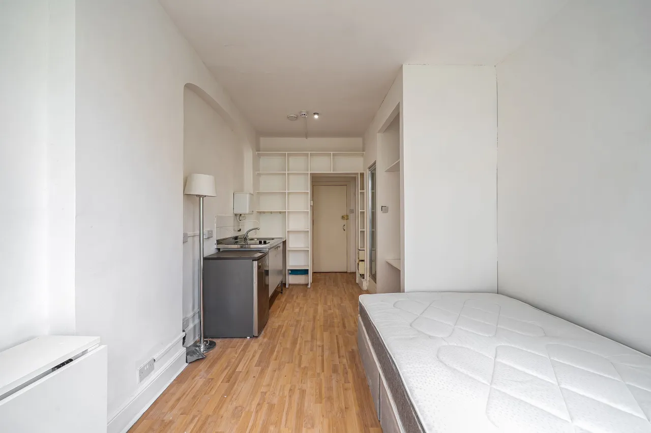 Flat 3, 22 Marloes Road, London, photo 8