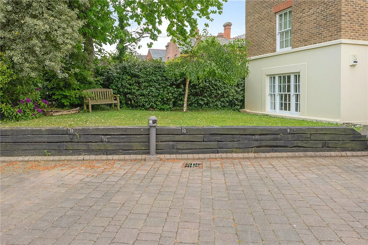 2 bed flat for sale — The Pines, Puckle Lane, Canterbury, Kent, CT1