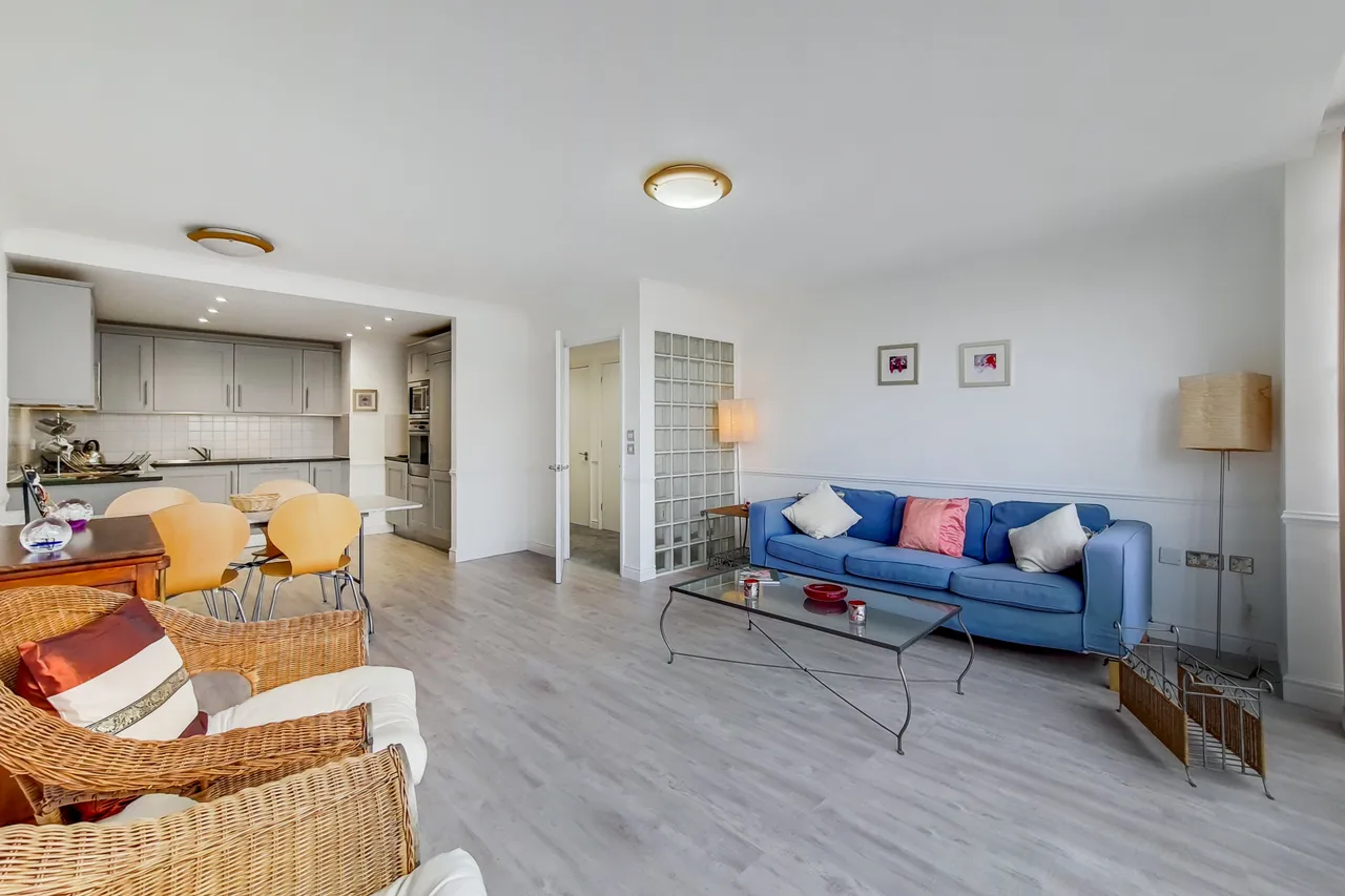 Brentford, TW8, photo 6
