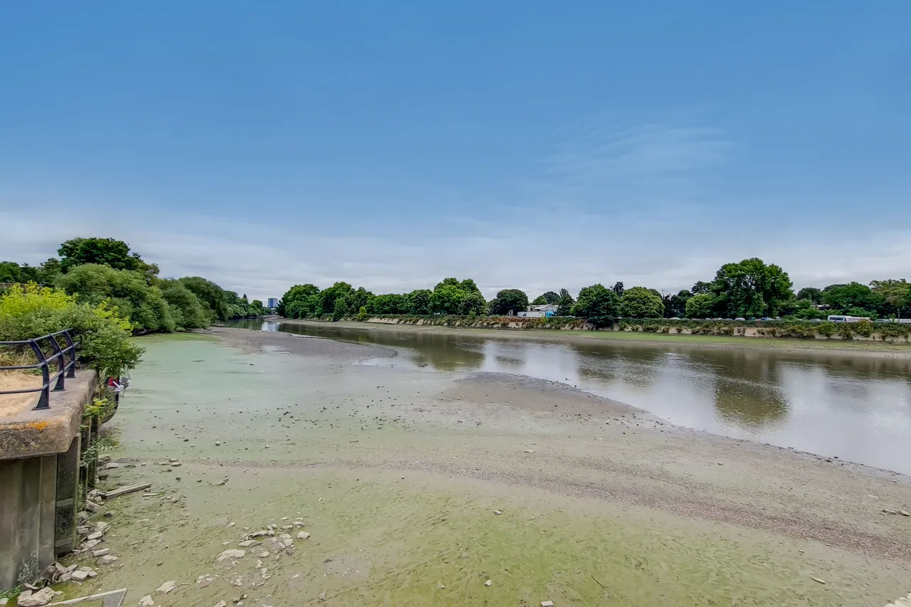 Brentford, TW8, photo 4