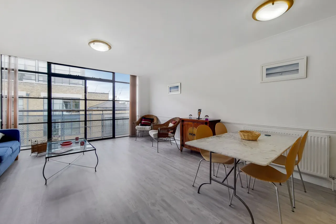 Brentford, TW8, photo 5