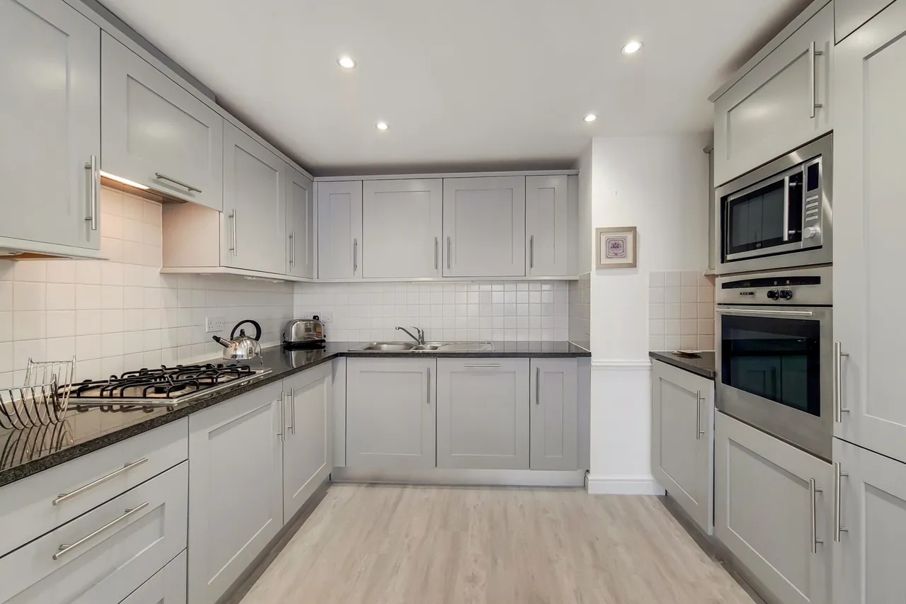 Brentford, TW8, photo 7