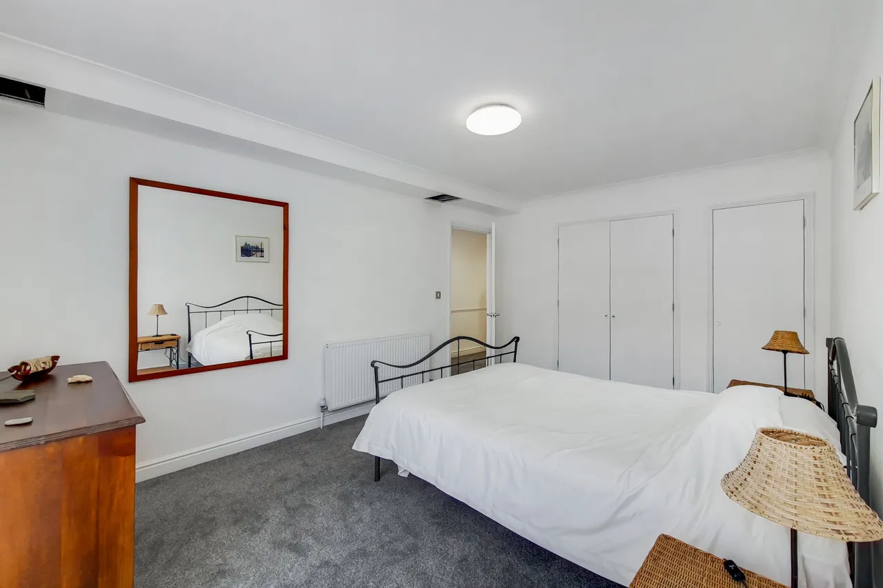 Brentford, TW8, photo 9