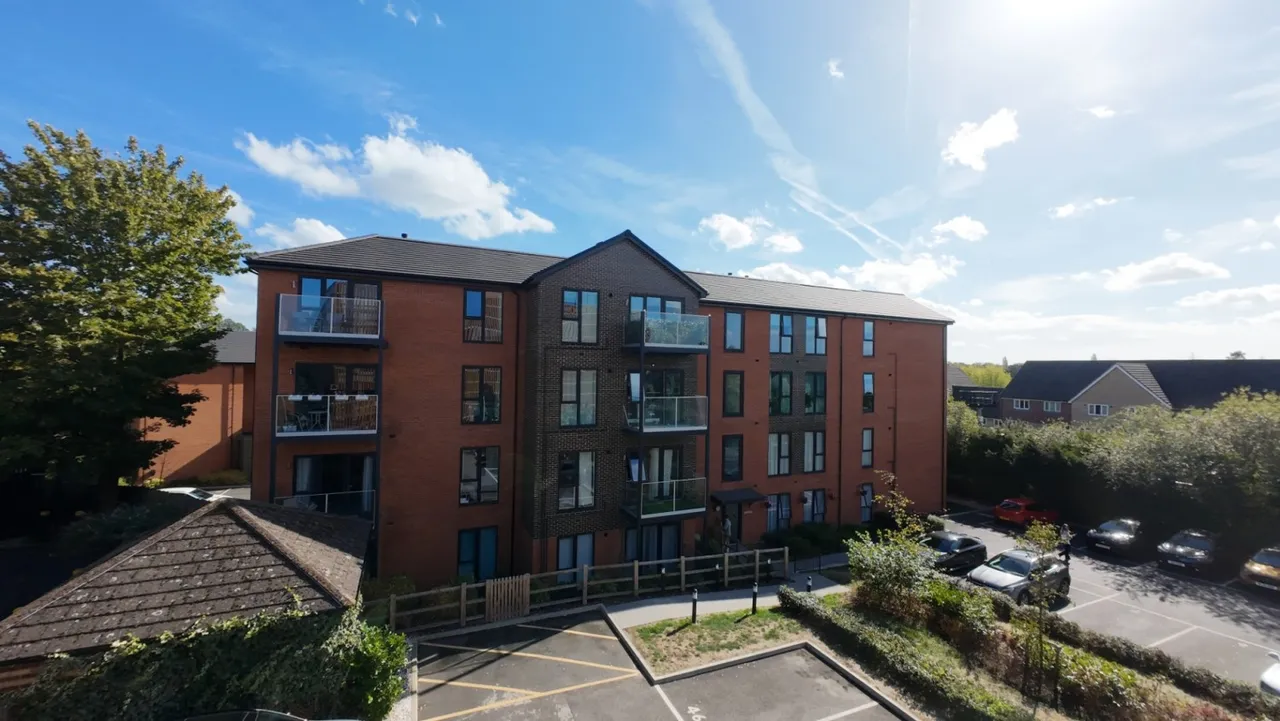 2 bed flat for sale, Wellington Road, Wokingham, RG40