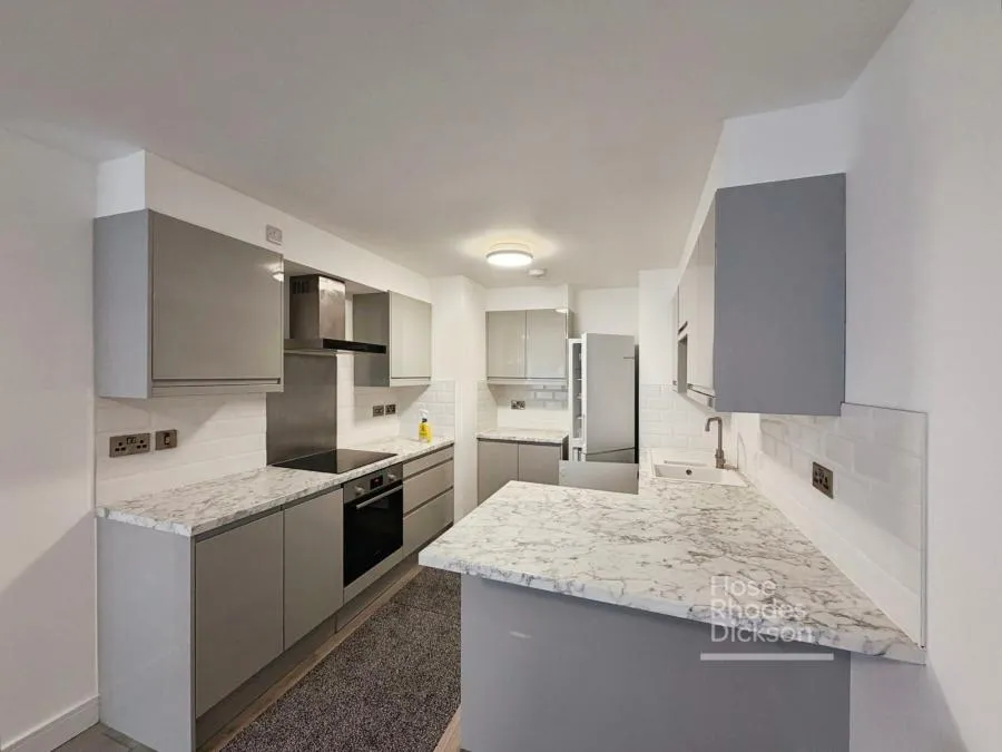 2 bed flat for sale, High Street, Ryde, PO33