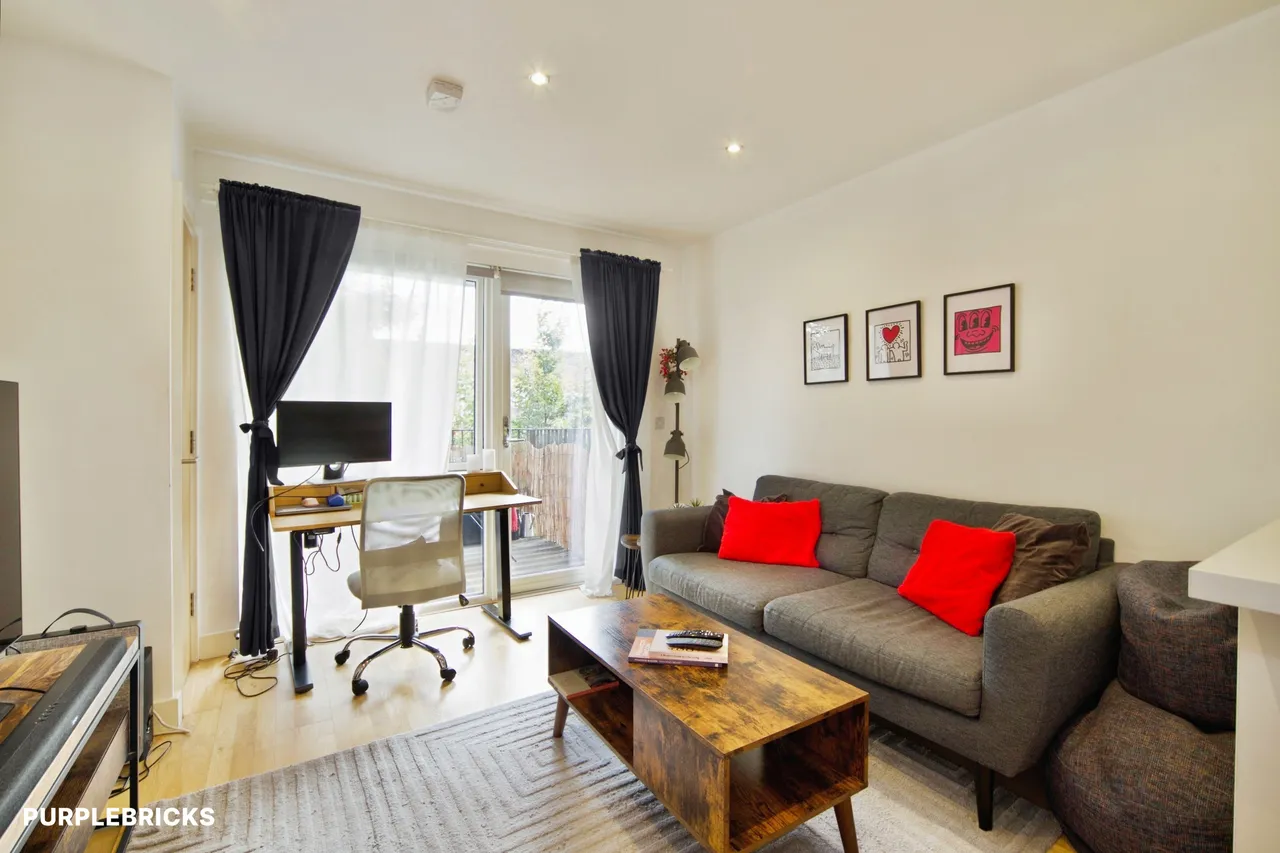 Tyas Road, London, E16, photo 2