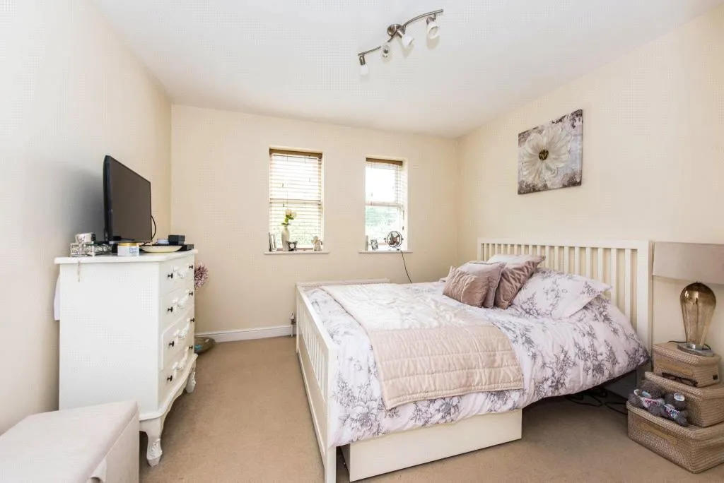 Lyster Mews, Cobham, KT11, photo 3
