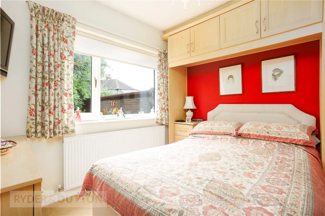 Thorpe Close, Austerlands, OL4, photo 8