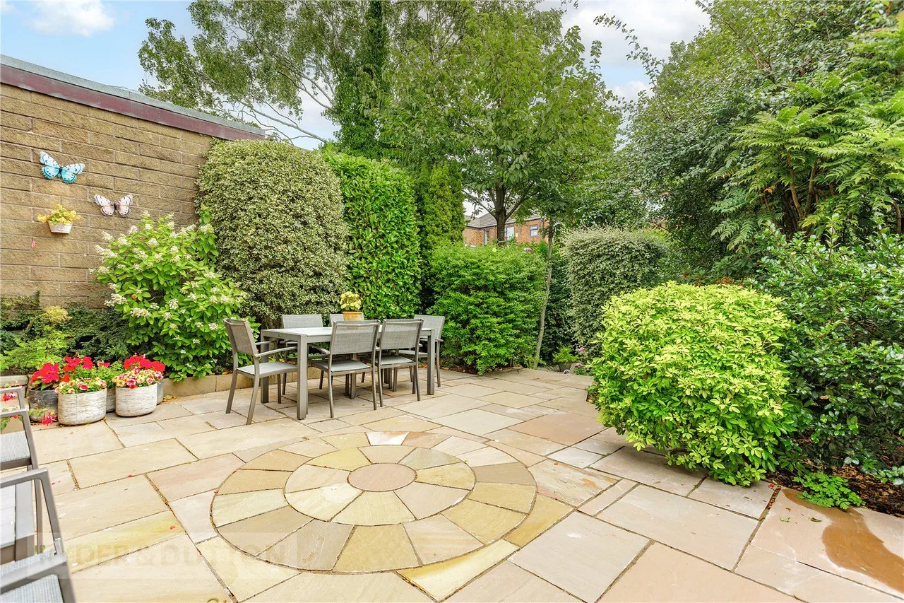 Thorpe Close, Austerlands, OL4, photo 14