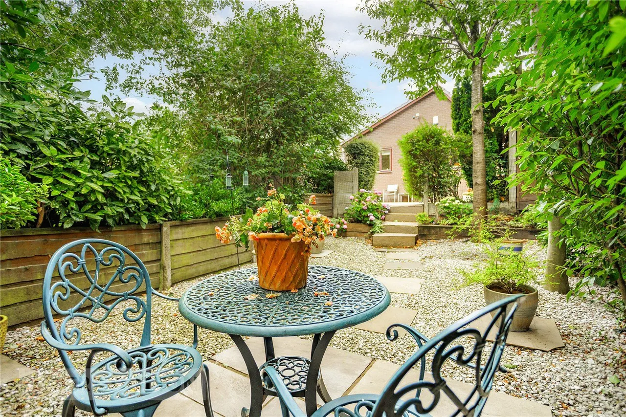 Thorpe Close, Austerlands, OL4, photo 17