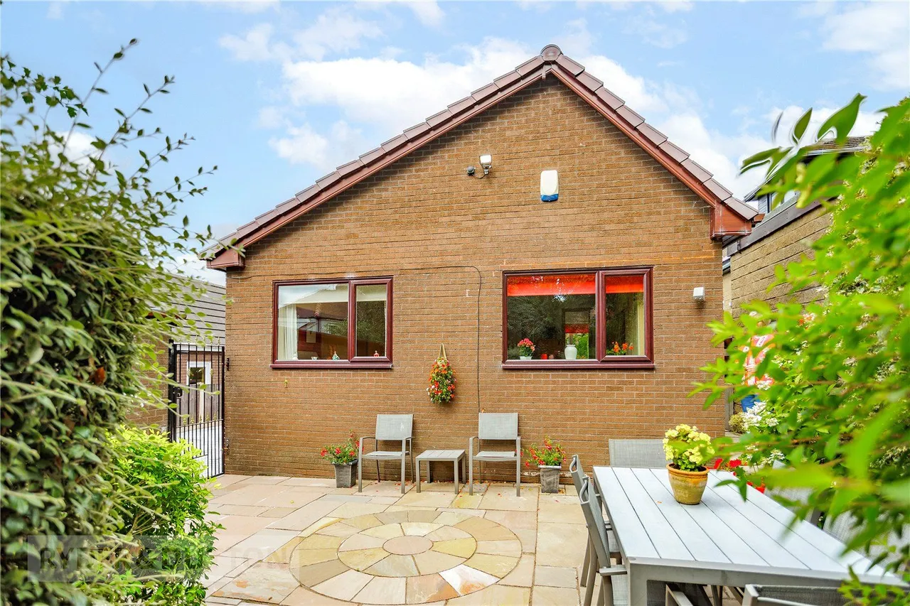 Thorpe Close, Austerlands, OL4, photo 19