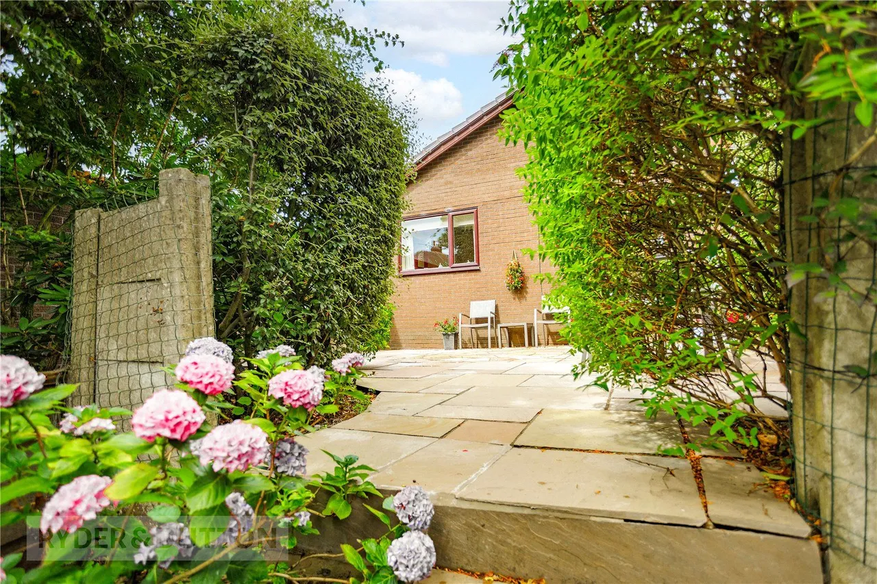 Thorpe Close, Austerlands, OL4, photo 18