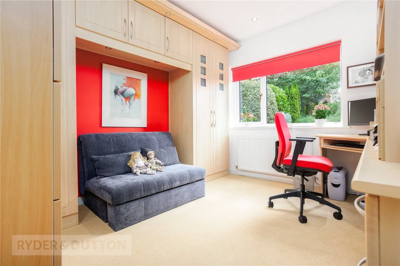 Thorpe Close, Austerlands, OL4, photo 10