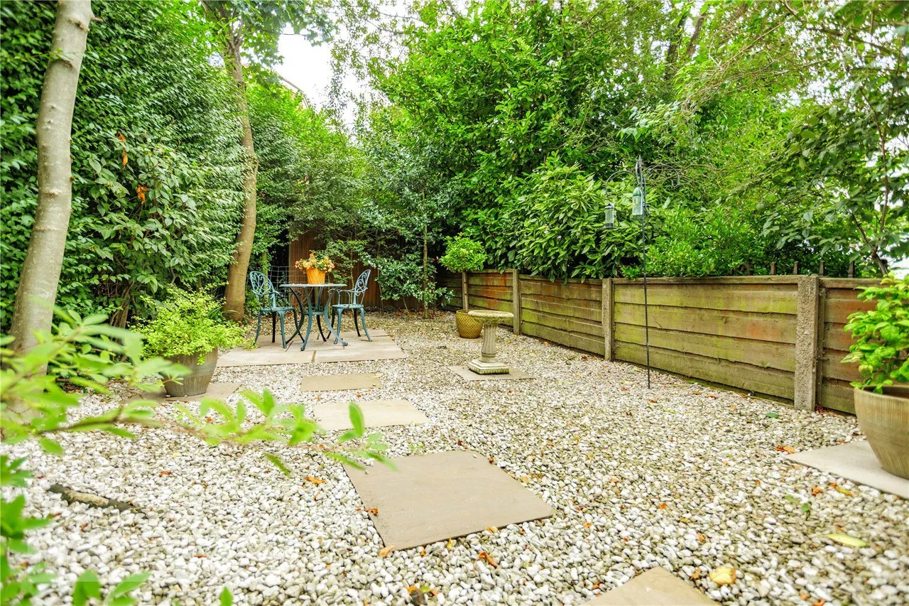 Thorpe Close, Austerlands, OL4, photo 16