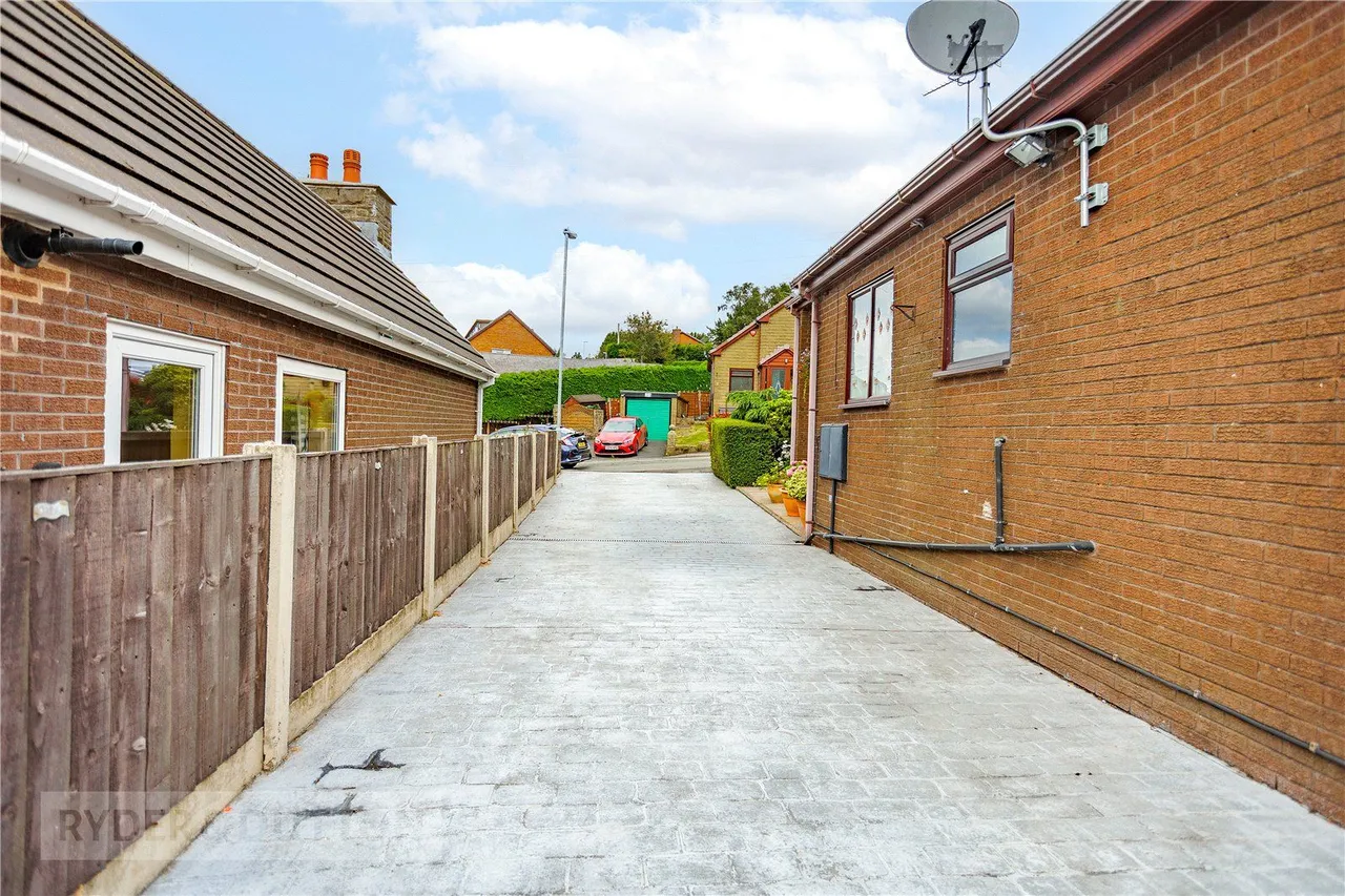 Thorpe Close, Austerlands, OL4, photo 21