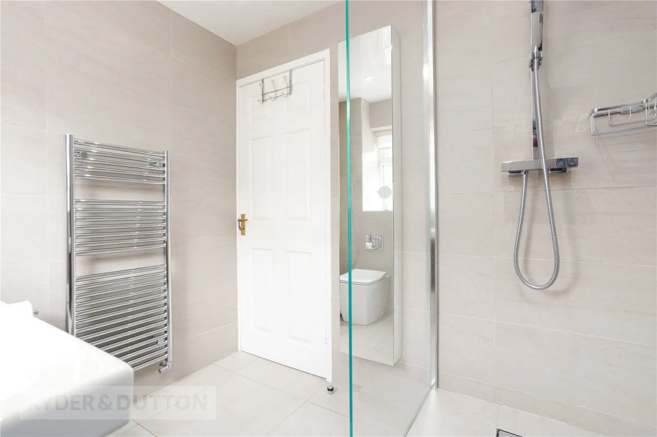 Thorpe Close, Austerlands, OL4, photo 12