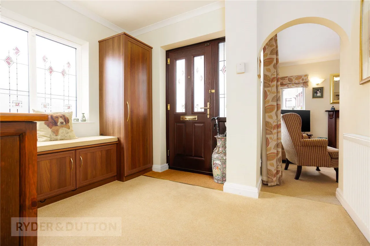 Thorpe Close, Austerlands, OL4, photo 5