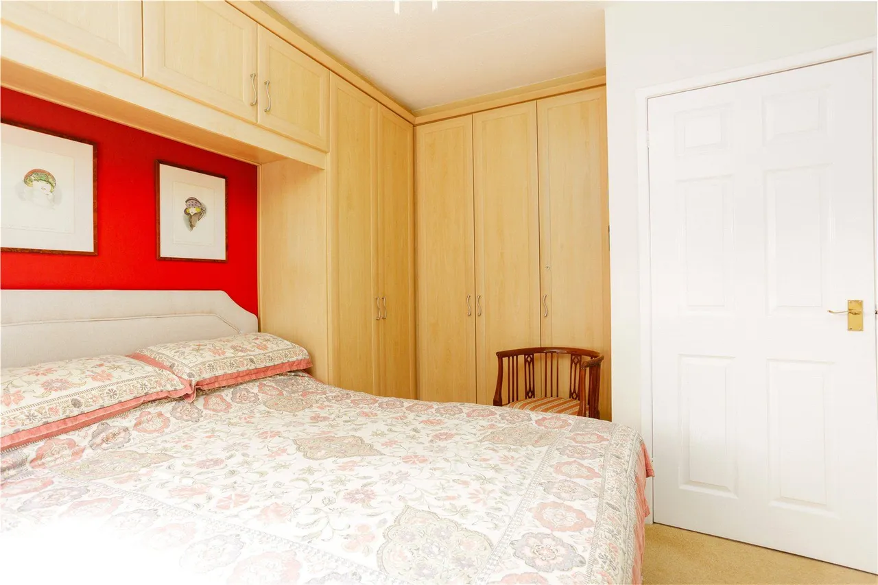 Thorpe Close, Austerlands, OL4, photo 9