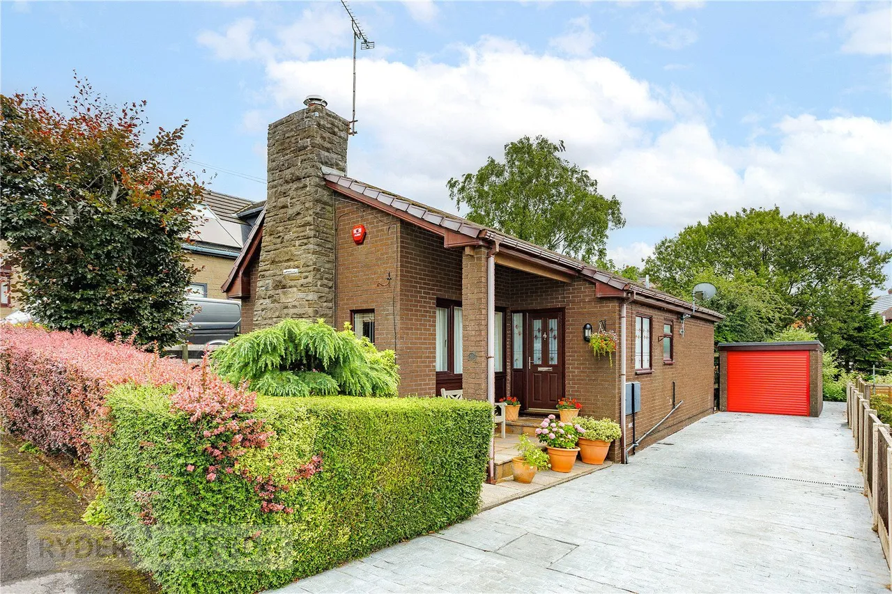 2 bed house for sale, Thorpe Close, Austerlands, OL4