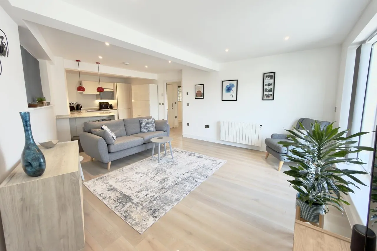 Bristol and West House, BH1, photo 2