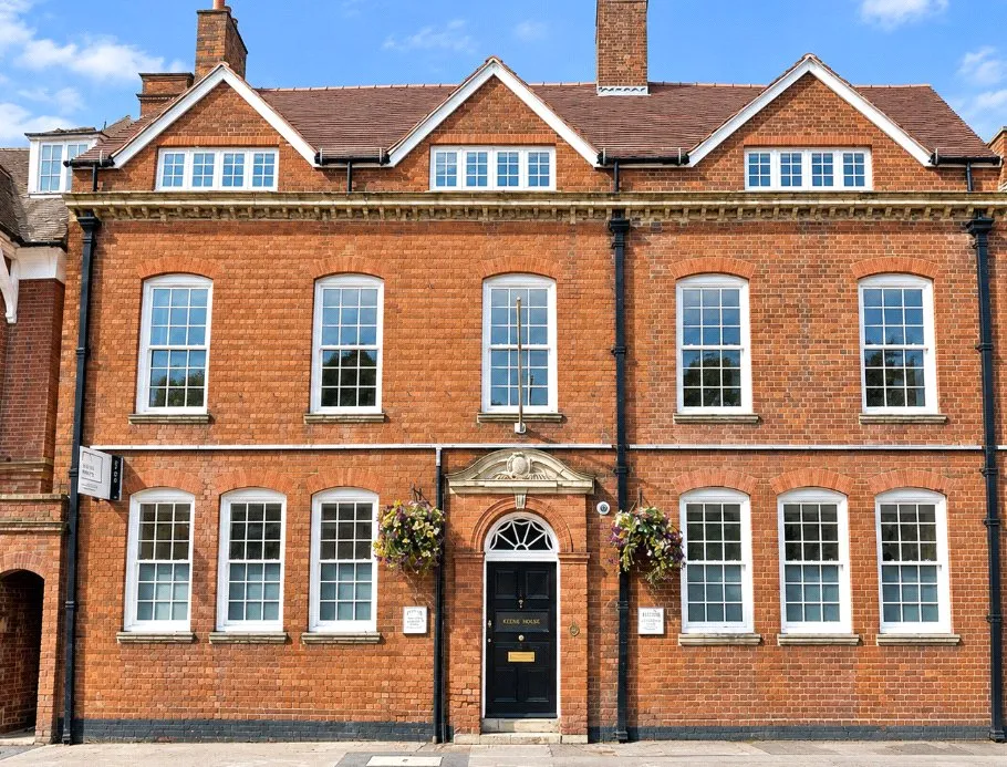 2 bed flat to rent, South Street, Farnham, GU9