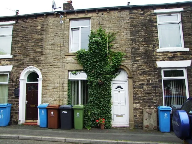 2 bed house to rent, Galland Street, Greenacres, OL4