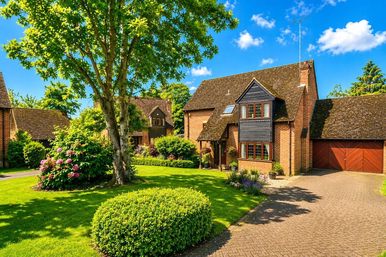 4 bed house for sale — Oak Drive, Burghfield Common, Reading, Berkshire, RG7 3JF