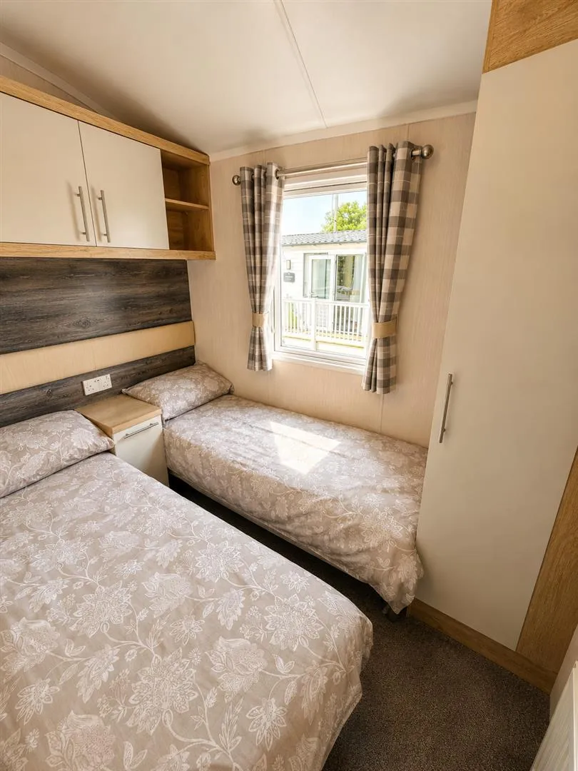 Little Lakeland Caravan Park, Wortwell, IP20, photo 5