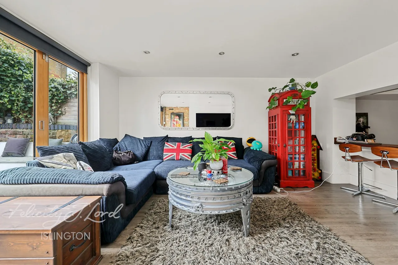Balls Pond Road, London, photo 21