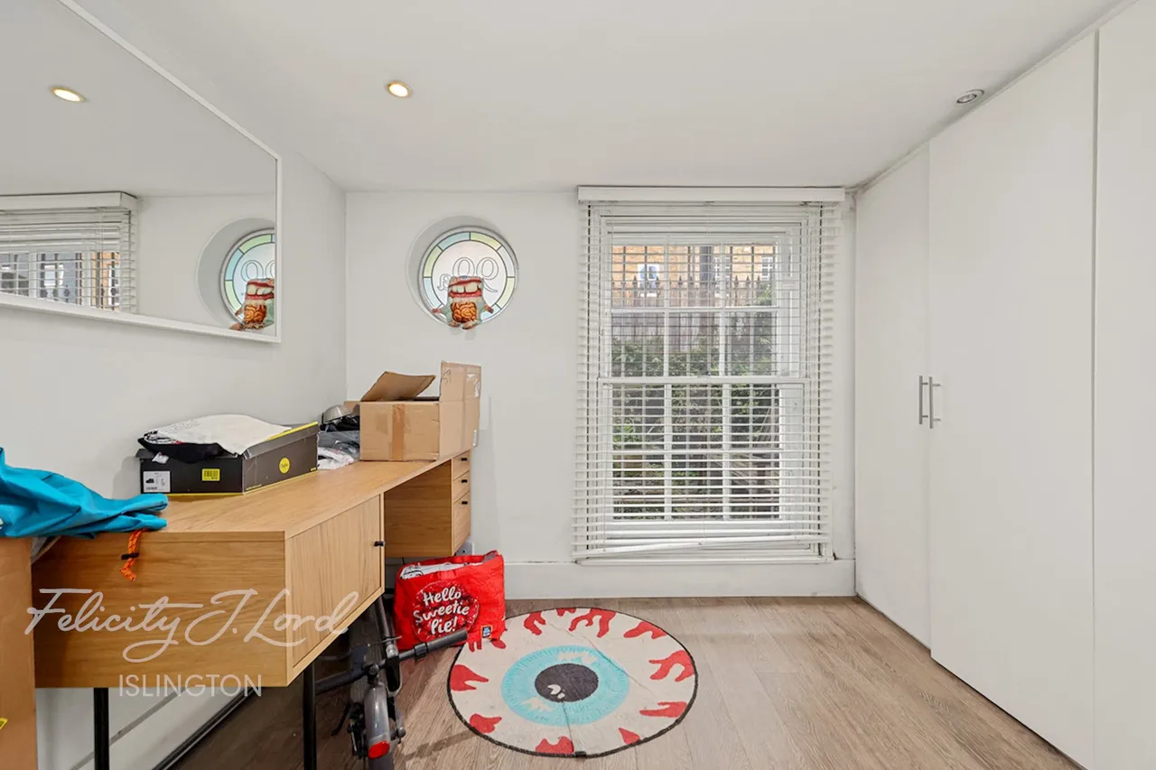 Balls Pond Road, London, photo 10