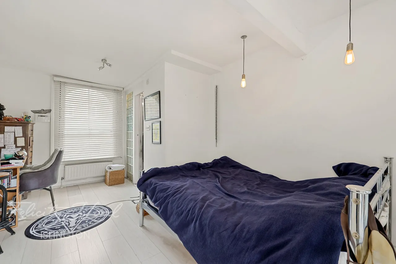 Balls Pond Road, London, photo 26