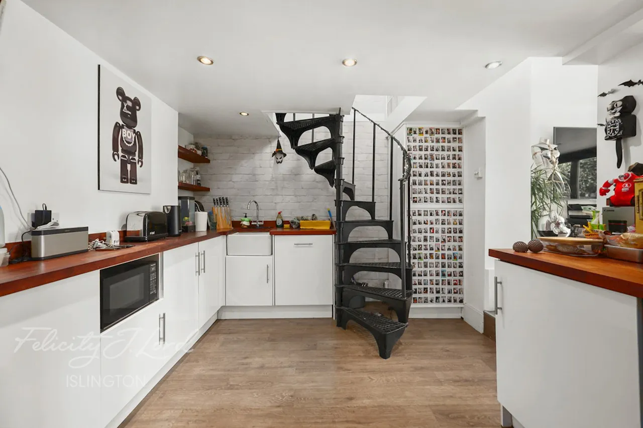 Balls Pond Road, London, photo 16
