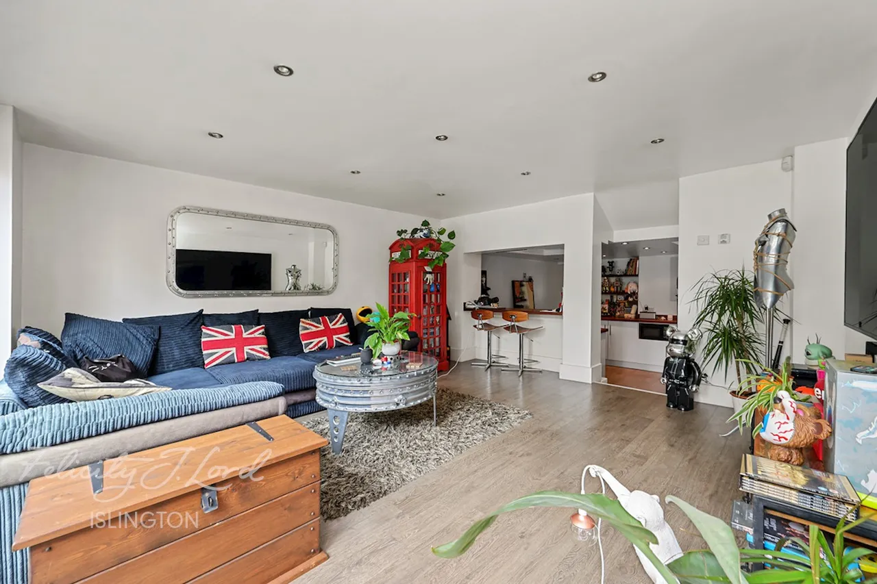Balls Pond Road, London, photo 19