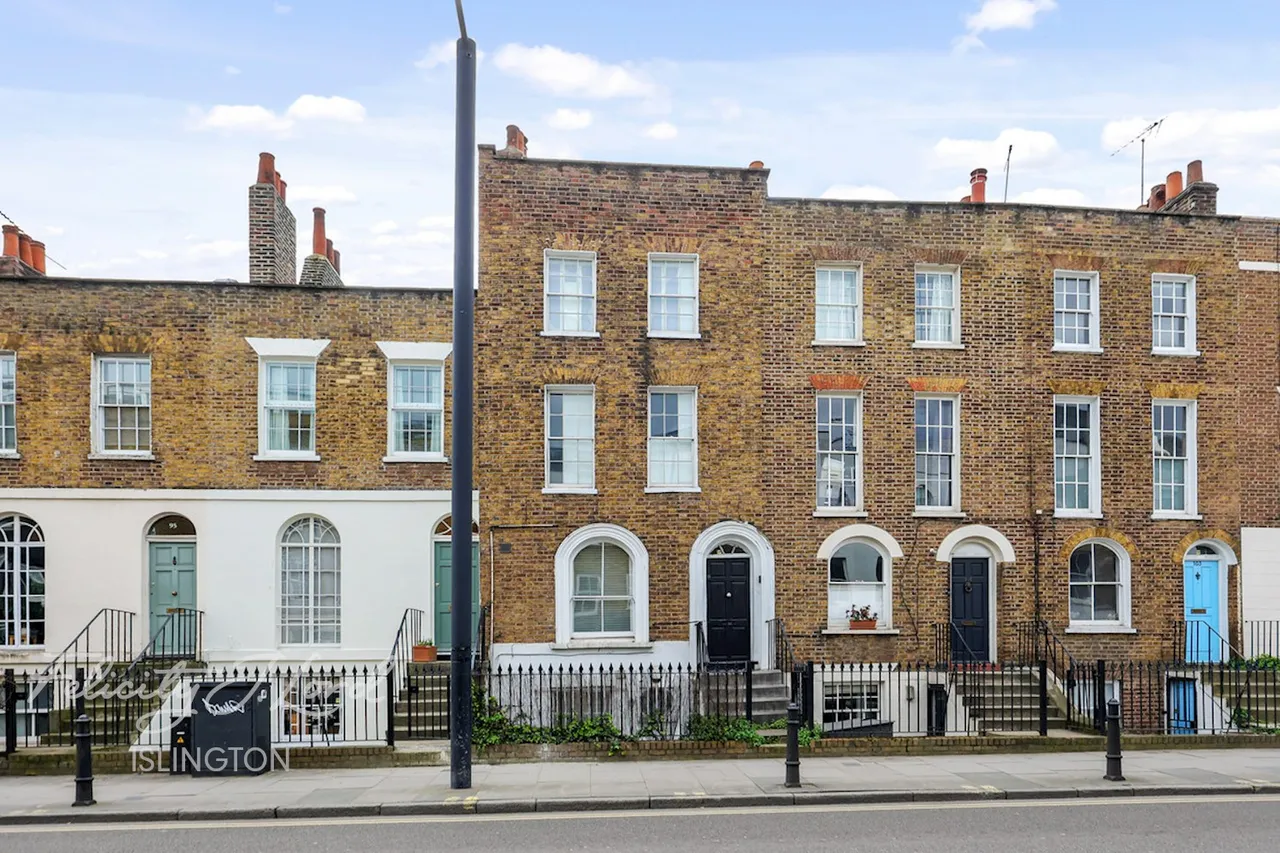 2 bed flat for sale, Balls Pond Road, London