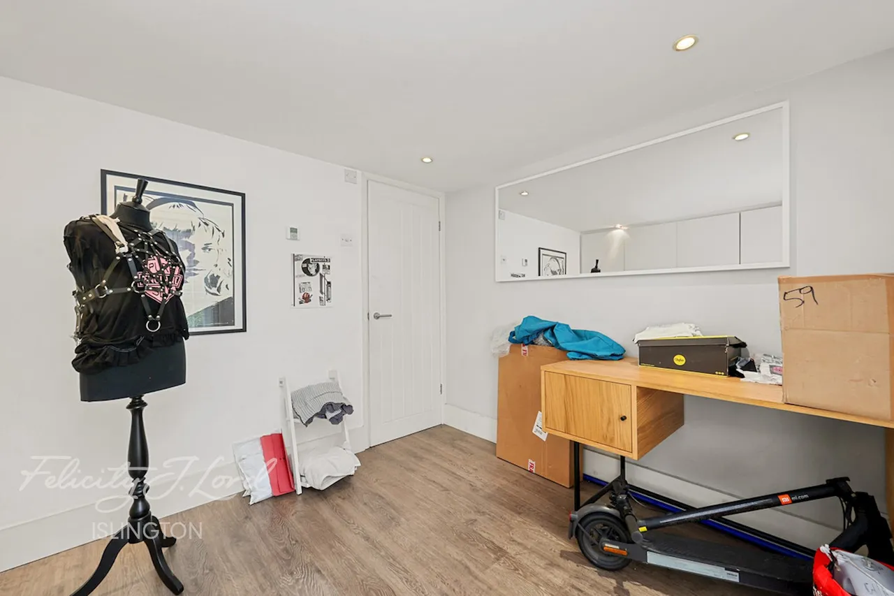 Balls Pond Road, London, photo 9