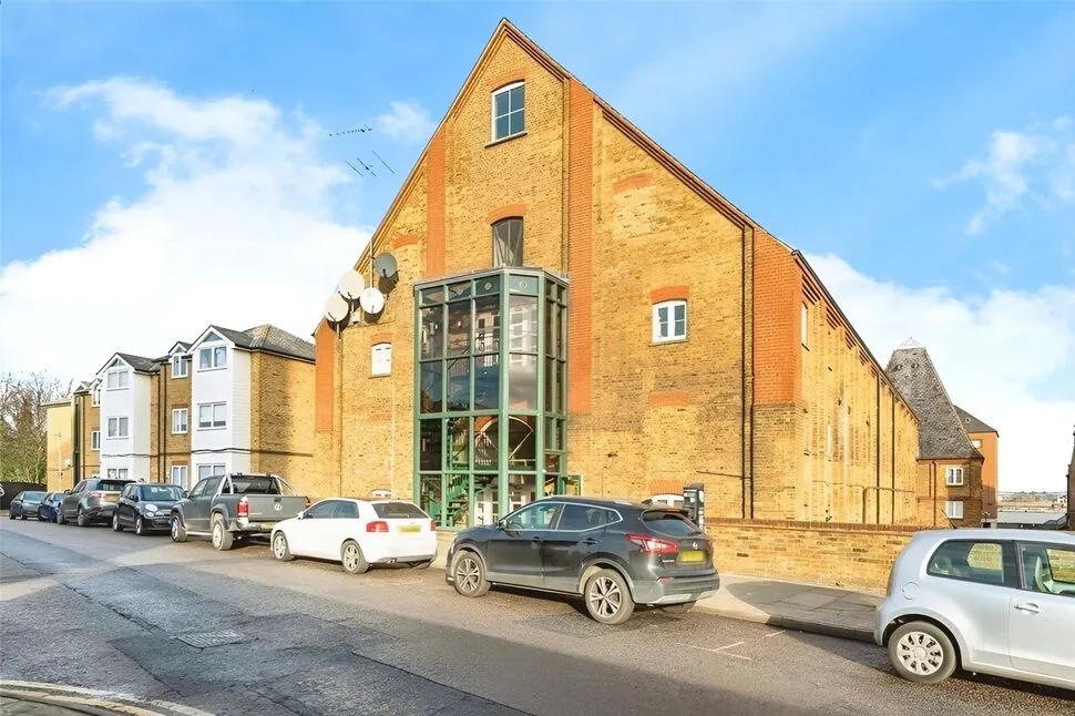 1 bed flat to rent — Clifton Road, Gravesend, Kent, DA11
