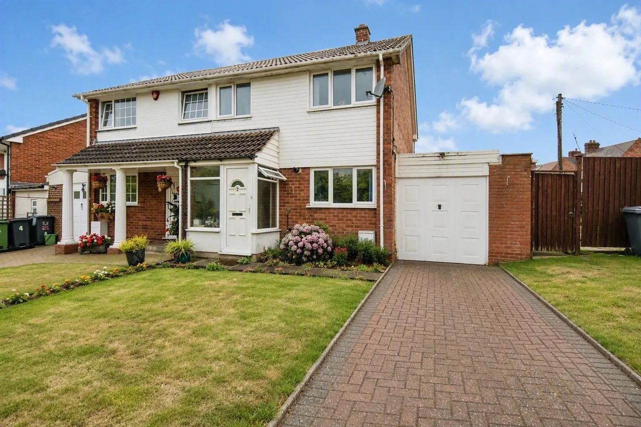 3 bed house for sale — Meadow Gardens, Baddesley Ensor, Atherstone, Warwickshire, CV9